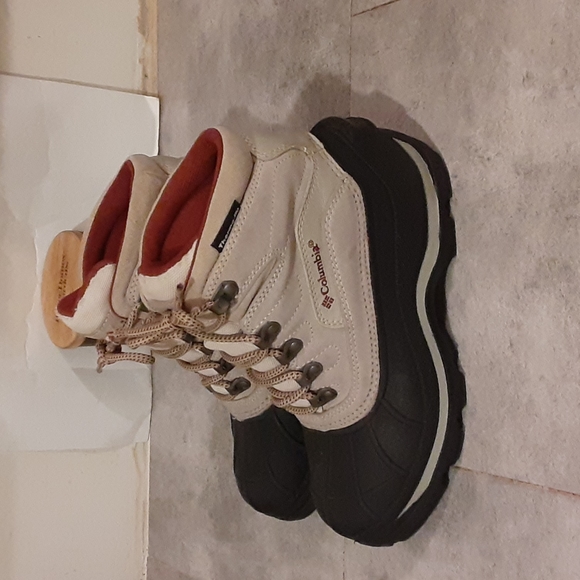 COLUMBIA  Size  6.5 - Picture 2 of 5